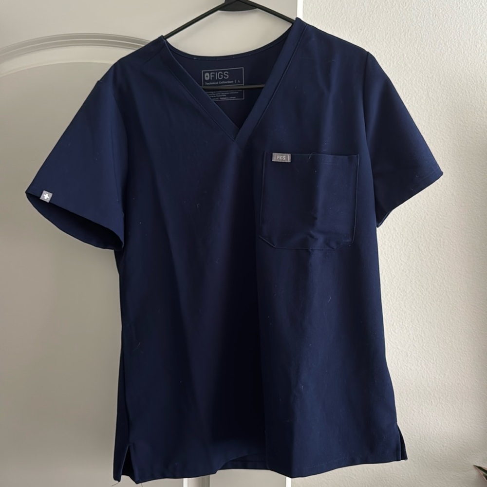 Catarina one pocket scrub top